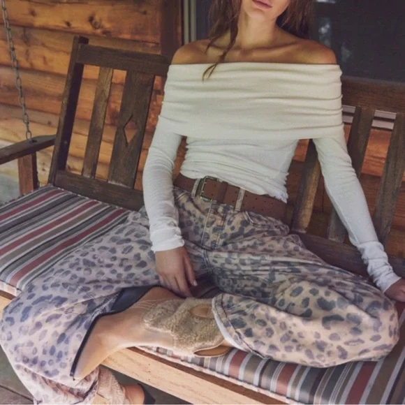 We The Free Good Luck Leopard Barrel Leg Jeans in Brown Sugar - Picture 4 of 4